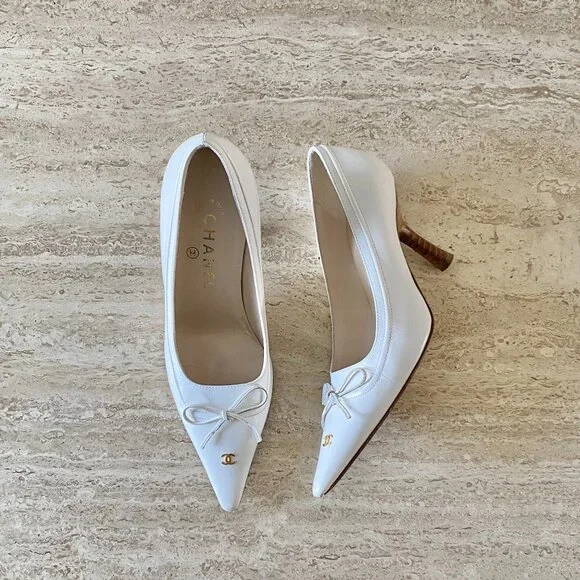 Vintage Chanel Gold CC Bow Pumps - Picture 1 of 10